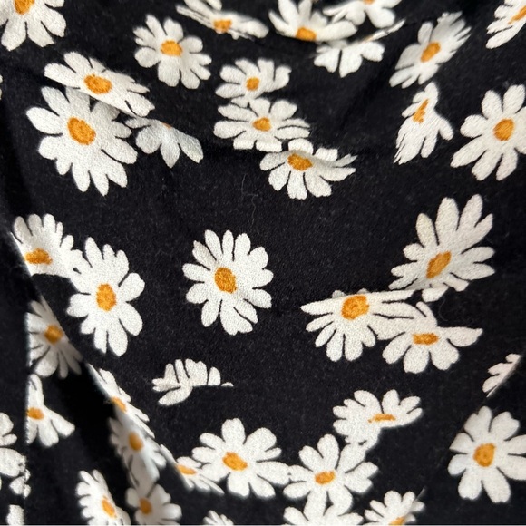 Reformation Elaine Square Neck Top in Daisy Chain - Picture 3 of 6